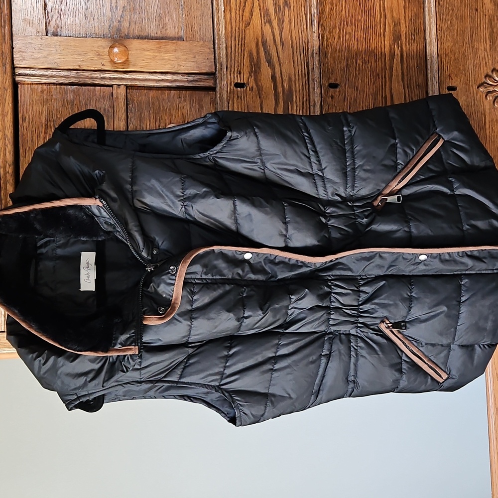 ❄️ Charlie Paige Women's Black Quilted Vest Size L -like new!